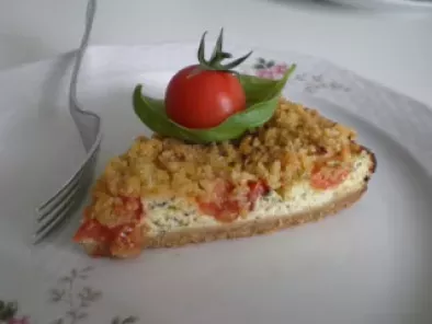 Ricetta Torta alla crema di basilico con pomodori e crumble di mandorle