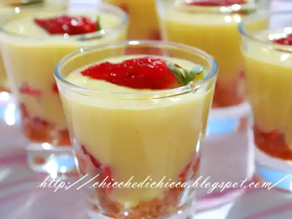 Ricetta Bicchierini fragole e crema al cioccolato bianco