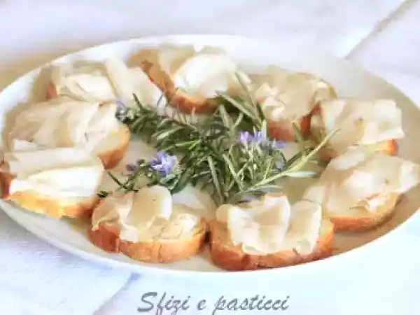 Ricetta Crostini al lardo di colonnata: la ricetta semplice per un antipasto irresistibile