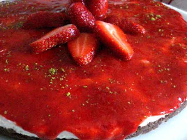 Ricetta Cheesecake con salsa alle fragole e pistacchi...