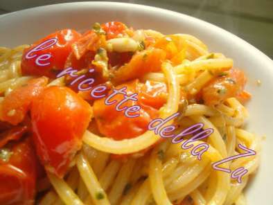 Ricetta Spaghetti con pomodori ciliegino e pesto