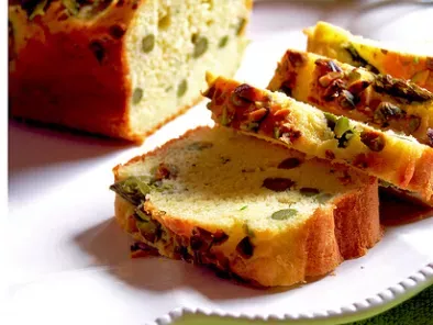 Ricetta Plum-cake agli asparagi con parmigiano reggiano, pistacchi ed erba cipollina