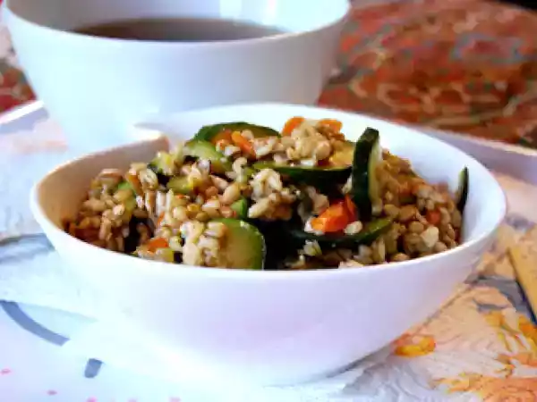 Ricetta Avena, verdure e tofu sbiriciolato: il piatto leggero e completo che sorprende