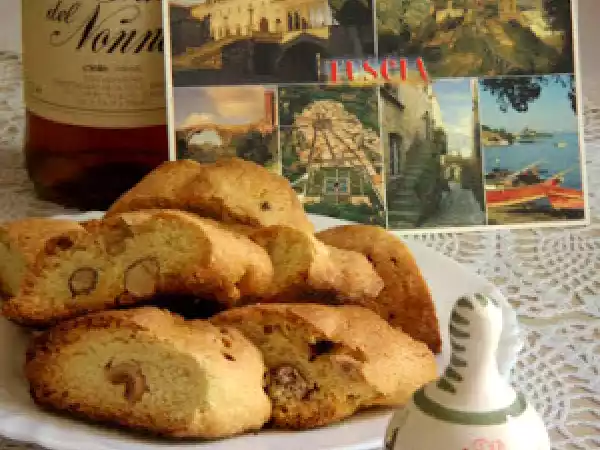 Ricetta Tozzetti con nocciole viterbesi