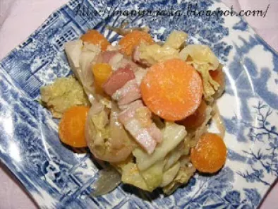 Ricetta Contorno di cavolo verza, cipolle, carote e pancetta