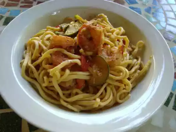 Ricetta Spaghetti alla chitarra con gamberi e ginseng