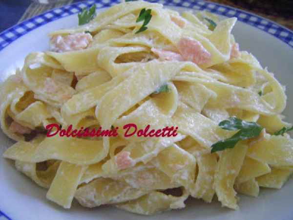 Ricetta Pappardelle al salmone