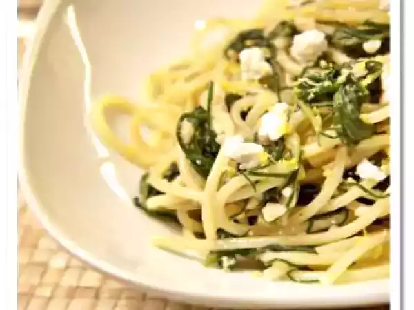 Ricetta Spaghetti con agretti e ricotta di bufala