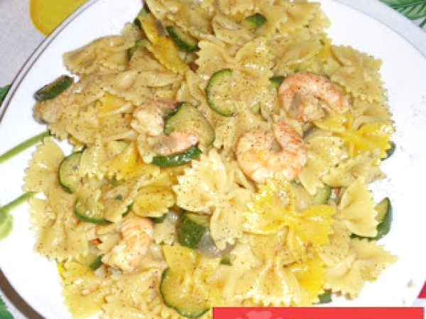 Ricetta Farfalle con gamberi e zucchine