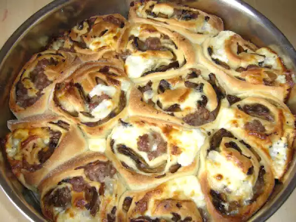 Ricetta Torta di rose salata