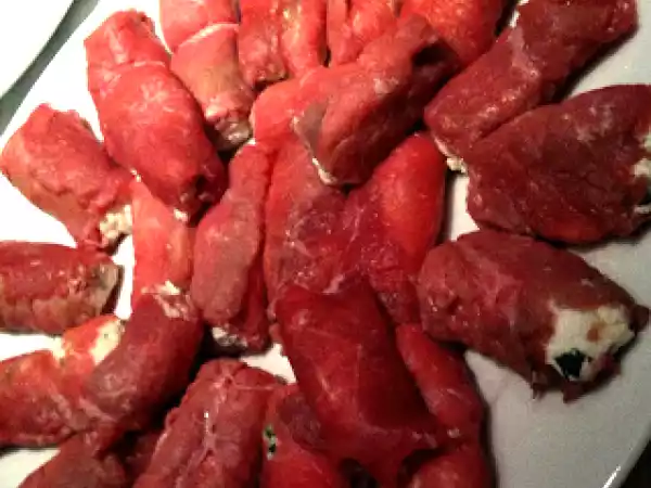 Ricetta Involtini di albese con robiola e rucola