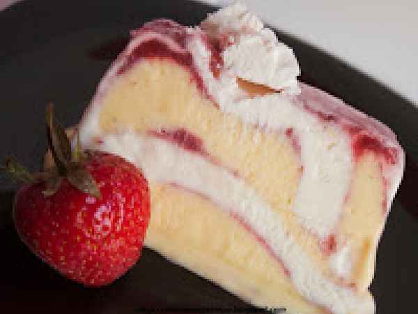 Ricetta Semifreddo alle fragole con crema e latte condensato