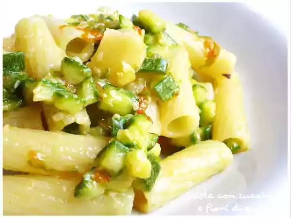 Ricetta Pasta con zucchine e fiori di zucca