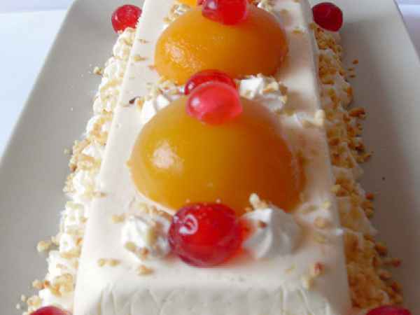 Semifreddo yogurt e pesca