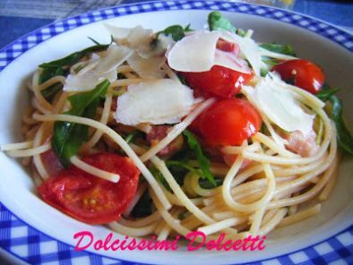 Ricetta Spaghetti rucola, pomodorini e pancetta