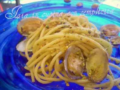 Ricetta Spaghetti vongole e pistacchi