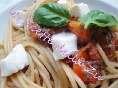 Ricetta Spaghetti integrali con pomodori ciliegino, stracchino e crema di olive