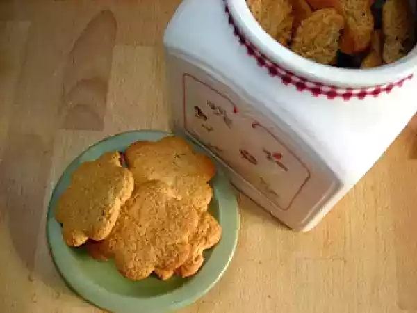 Ricetta Biscotti di farro e arancia all'uvetta