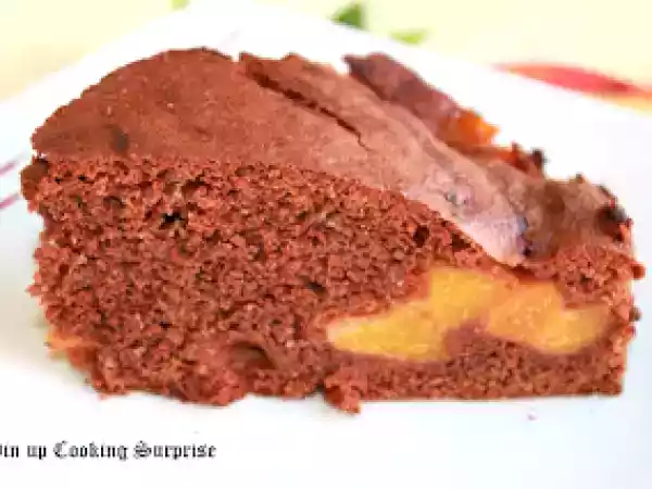 Ricetta Torta alle pesche, amaretti e cioccolato