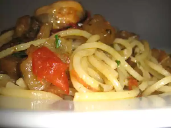 Ricetta Spaghetti con melanzane cubettate, cozze di taranto e pomodorino