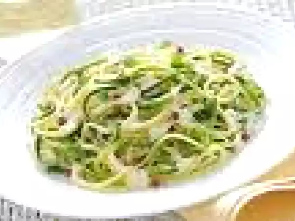 Ricetta Spaghetti con zucchine e crema al salmone