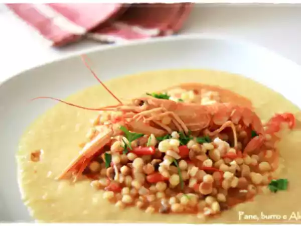 Ricetta Fregola con scampi e crema di ceci