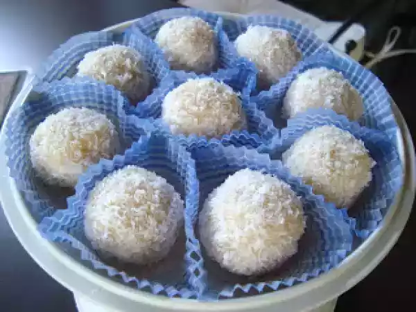 Ricetta Tartufini al cioccolato bianco e cocco