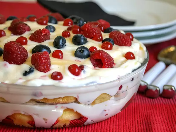 Ricetta Tiramisù con philadelphia e frutti di bosco