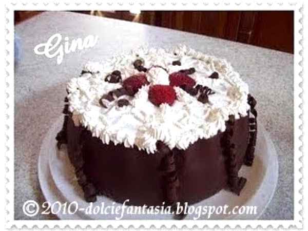 Ricetta Torta panna fragole e cioccolato plastico