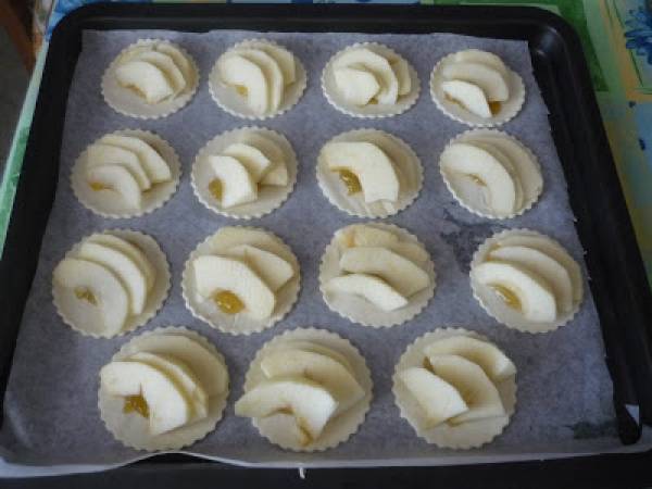 BOCCONCINI DI SFOGLIA ALLE MELE AL PROFUMO DI FICHI - Preparazione tappa 3