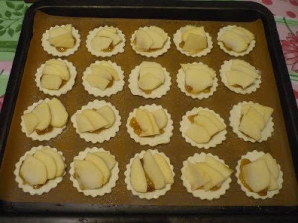 BOCCONCINI DI SFOGLIA ALLE MELE AL PROFUMO DI FICHI - Preparazione tappa 4