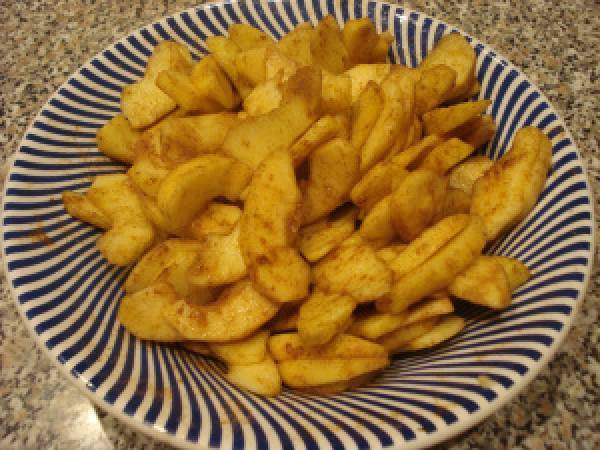 Torta di mele alla cannella con mandorle e cioccolata - Preparazione tappa 2