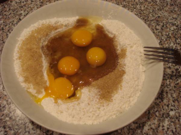 Torta di mele alla cannella con mandorle e cioccolata - Preparazione tappa 4