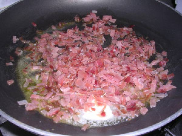 Ravioli verdi con ripieno di speck, formaggio e rucola - Preparazione tappa 2