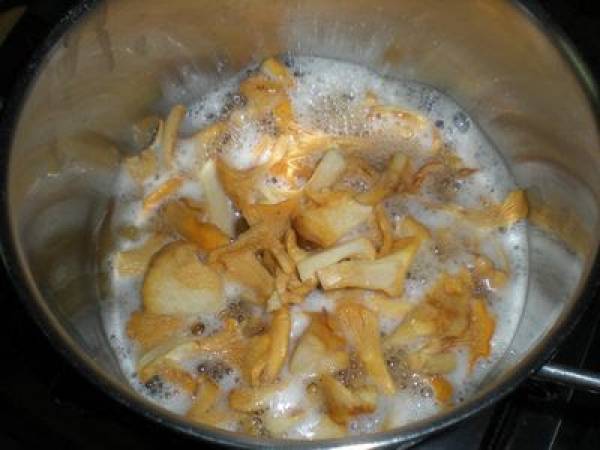 Linguine con funghi e mollica fritta - Preparazione tappa 1