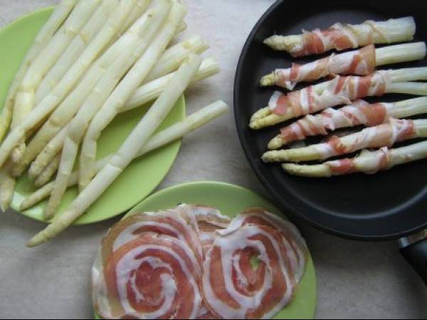 Asparagi bianchi alla pancetta - Preparazione tappa 3