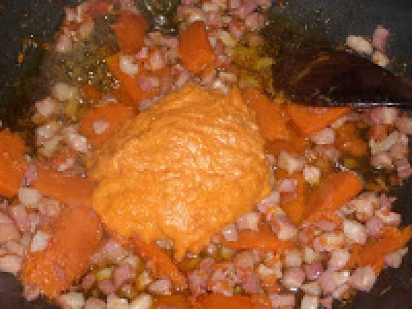 TAGLIATELLE DI CASTAGNE CON ZUCCA E PANCETTA - Preparazione tappa 4