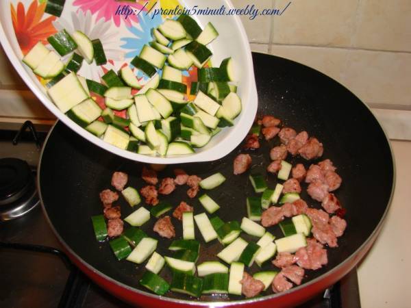 Strozzapreti Salsicce e Zucchine - Preparazione tappa 1