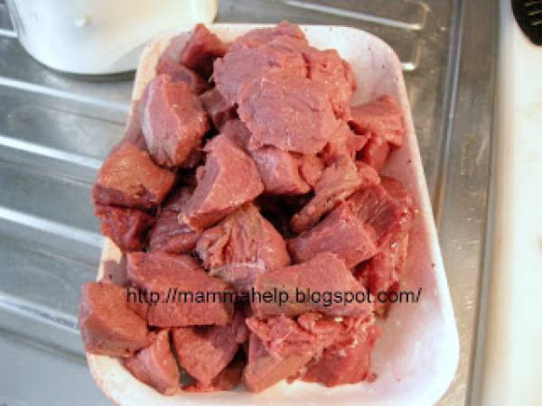 Come si fa ... lo spezzatino di carne in pentola a pressione e un purè facile e veloce - Preparazione tappa 1