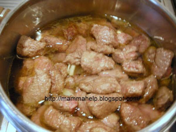 Come si fa ... lo spezzatino di carne in pentola a pressione e un purè facile e veloce - Preparazione tappa 2