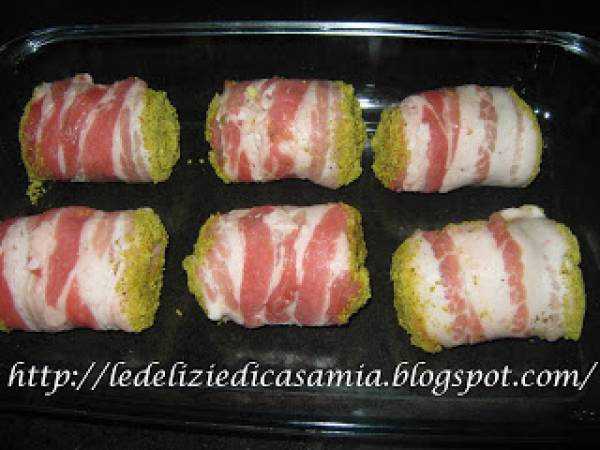 Fagottini di pancetta di maiale ripiena con lonza guarnita ai pistacchi - Preparazione tappa 2