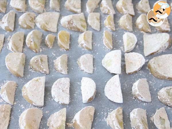 Patate al forno aromatizzate, il contorno economico e gustoso che piace a tutti! - Preparazione tappa 5