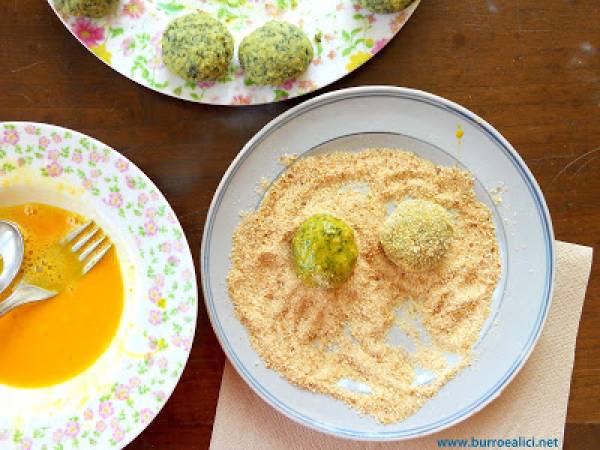 Polpette agli spinaci con salsa di yogurt - Preparazione tappa 3