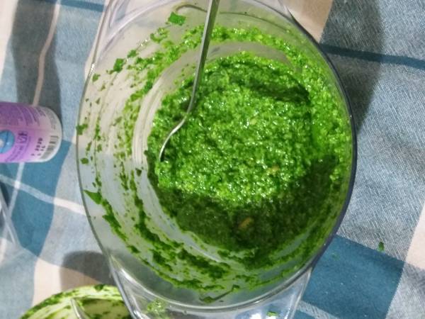Pesto di rucola, mandorle e pinoli - Preparazione tappa 1