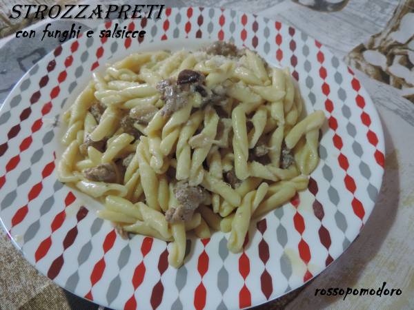 Strozzapreti funghi e salsicce - Preparazione tappa 1