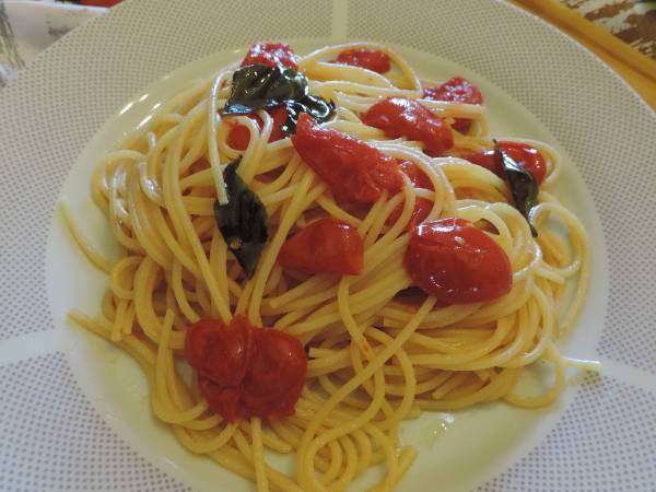 Spaghetti con datterini e basilico - Preparazione tappa 1
