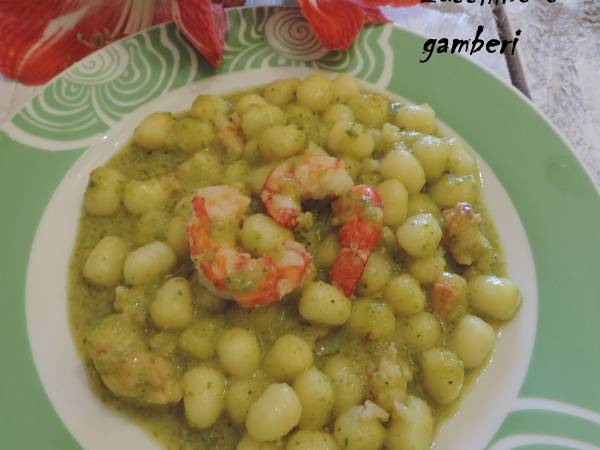 Deliziosi gnocchi con pesto di zucchine e gamberi - Preparazione tappa 1