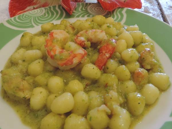 Deliziosi gnocchi con pesto di zucchine e gamberi - Preparazione tappa 2