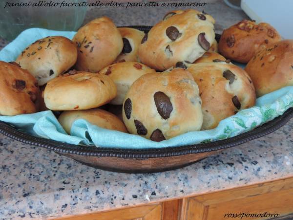 Panini all'olio farciti con olive, pancetta e rosmarino - Preparazione tappa 1