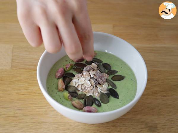 Smoothie bowl kiwi, menta e spinaci - Preparazione tappa 3